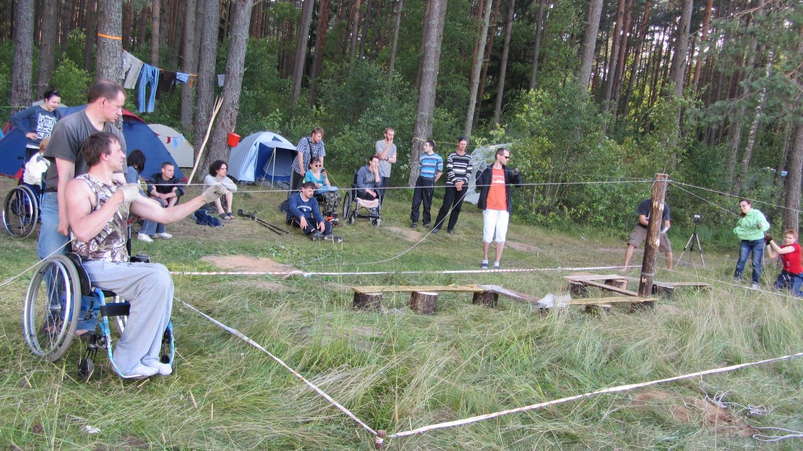 Автобусы круглое озеро. Лагерь круглое озеро. Лагерь в круглом Мичуринского. Озеро банное палаточный лагерь. Озеро круглое с палатками.